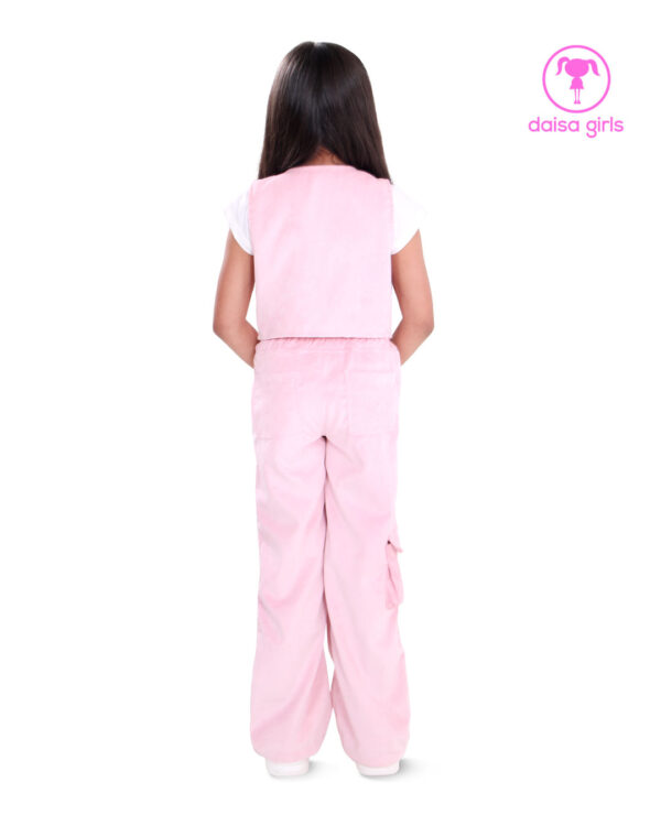 conjunto-pantalon-chaleco-pana-rosado-bolsillo-cargo-resorte-cintura-escote-v-blusa-vista-espalda-ropa-para-nina-daisa-girls-bogota-colombia