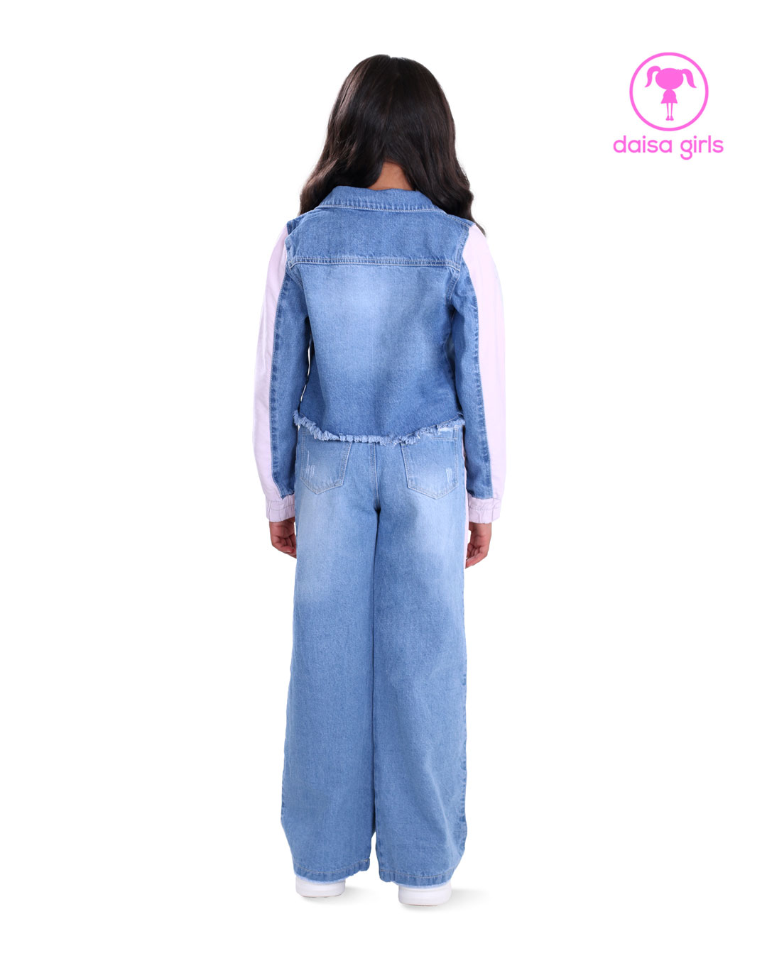 conjunto-jean-rigido-silueta-palazo-cortes-laterales-rosado-chaqueta-corta-dehilado-puño-resortado-vista-espalda-ropa-para-nina-daisa-girls-bogota-colombia