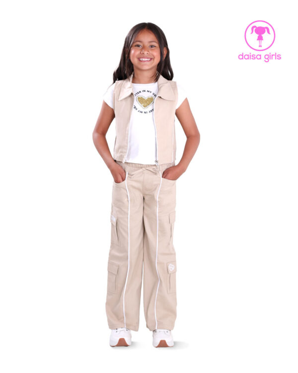 conjunto-pantalon-chaleco-dril-palazo-caucho-bolsillos-laterales-tapa-cargo-camel-camiseta-ropa-para-nina-daisa-girls-bogota-colombia
