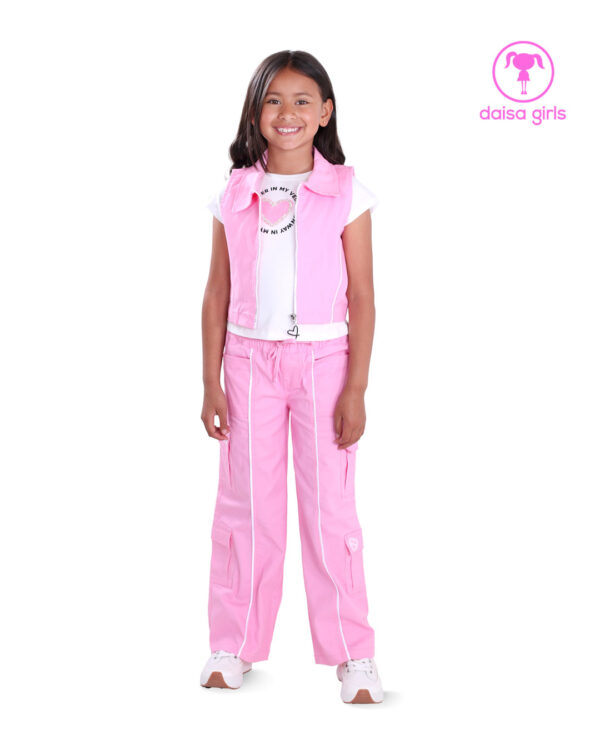 conjunto-pantalon-chaleco-dril-palazo-caucho-bolsillos-laterales-tapa-cargo-rosado-camiseta-vista-delantero-ropa-para-nina-daisa-girls-bogota-colombia