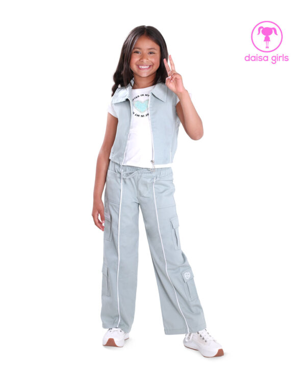conjunto-pantalon-chaleco-dril-palazo-caucho-bolsillos-laterales-tapa-cargo-verde-camiseta-ropa-para-nina-daisa-girls-bogota-colombia