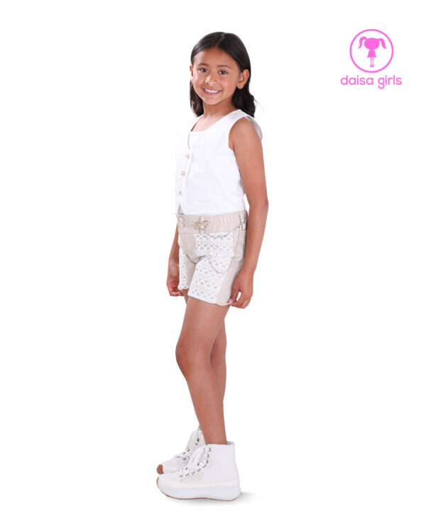 conjunto-short-dril-cremalleras-botones-crochet-corte-chaleco-dril-rigido-crop-escote-v-manga-sisa-camel-ropa-para-nina-daisa-girls-bogota-colombia