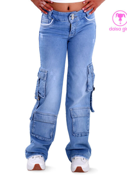 pantalon-jean-licrado-cargo-silueta-flare-azul-medio-vista-delantero-ropa-para-nina-daisa-girls-bogota-colombia