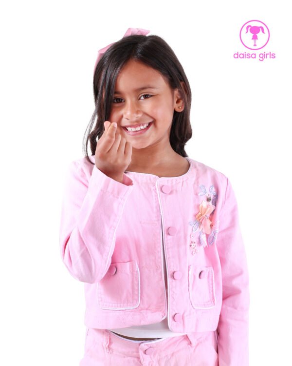conjunto-apt-rigido-chaqueta-corta-escote-redondo-botones-bolsillos-pantalon-palazzo-flare-encauchado-pliegues-rosado-flor-ropa-para-nina-daisa-girls-bogota-colombia-2
