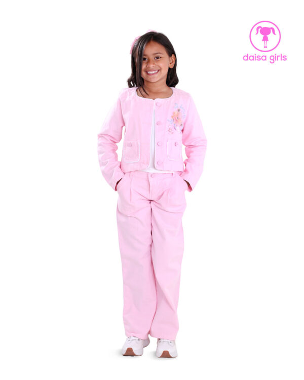 conjunto-apt-rigido-chaqueta-corta-escote-redondo-botones-bolsillos-pantalon-palazzo-flare-encauchado-pliegues-rosado-flor-ropa-para-nina-daisa-girls-bogota-colombia