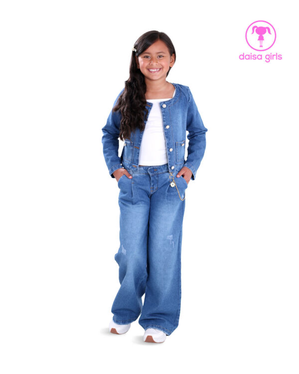 conjunto-jean-rigido-chaqueta-corta-escote-redondo-botones-bolsillos-pantalon-palazzo-flare-encauchado-pliegues-azul-medio-blanco-ropa-para-nina-daisa-girls-bogota-colombia