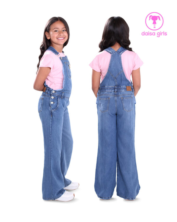 peto-pantalon-jean-rigido-tiras-palazzo-flare-bolsillos-cargo-tapa-caucho-azul-medio-camiseta-rosado-espalda-lateral-ropa-para-nina-daisa-girls-bogota-colombia